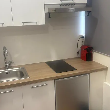Modern Bright And Fully Renovated